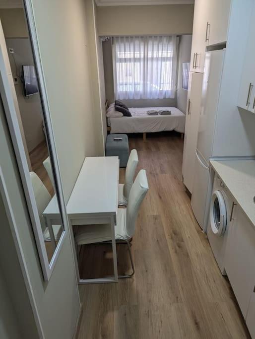 Andres Tamayo Calle, Apartamento En Av America Y Diego De Leon * Madrid